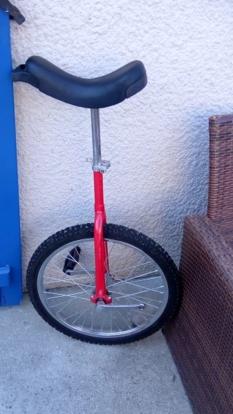 Monocycle Couleur Rouge 2 Monocycle Couleur Rouge