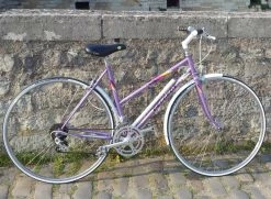 Vlo Ville Femme Peugeot "cassis" - Tbe - Mauve & Blanc