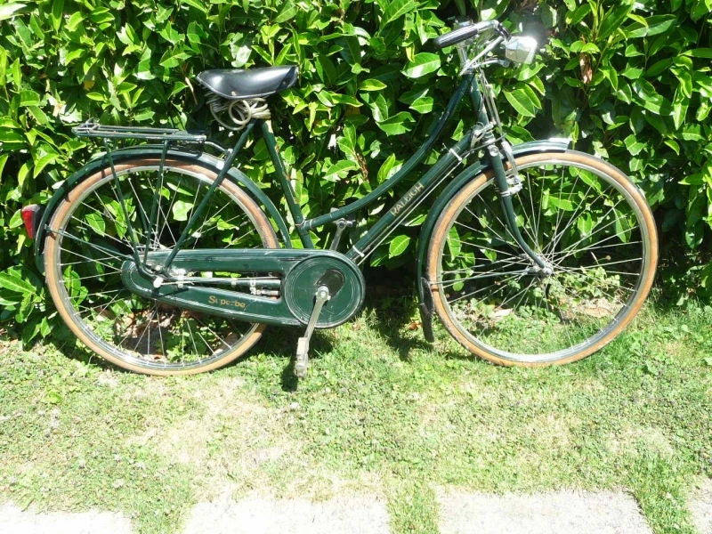 2 Vlos Anglais, (femme Et Homme) 3 2 Vlos Anglais, (femme Et Homme)