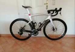 Pinarello Dogma F 2022